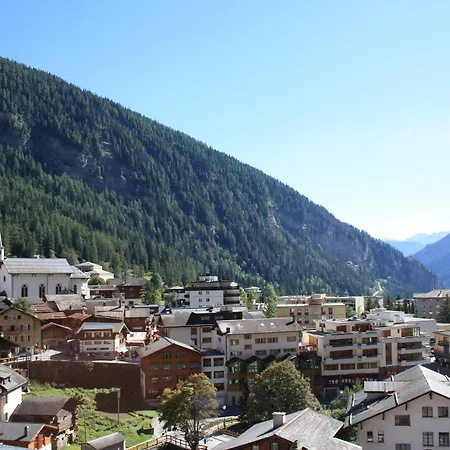 Paradis-leukerbad-therme Hotel